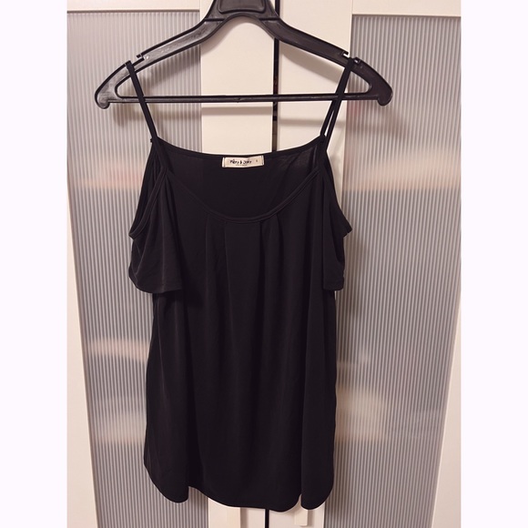 NWOT Black off the shoulder top tee - Picture 3 of 7